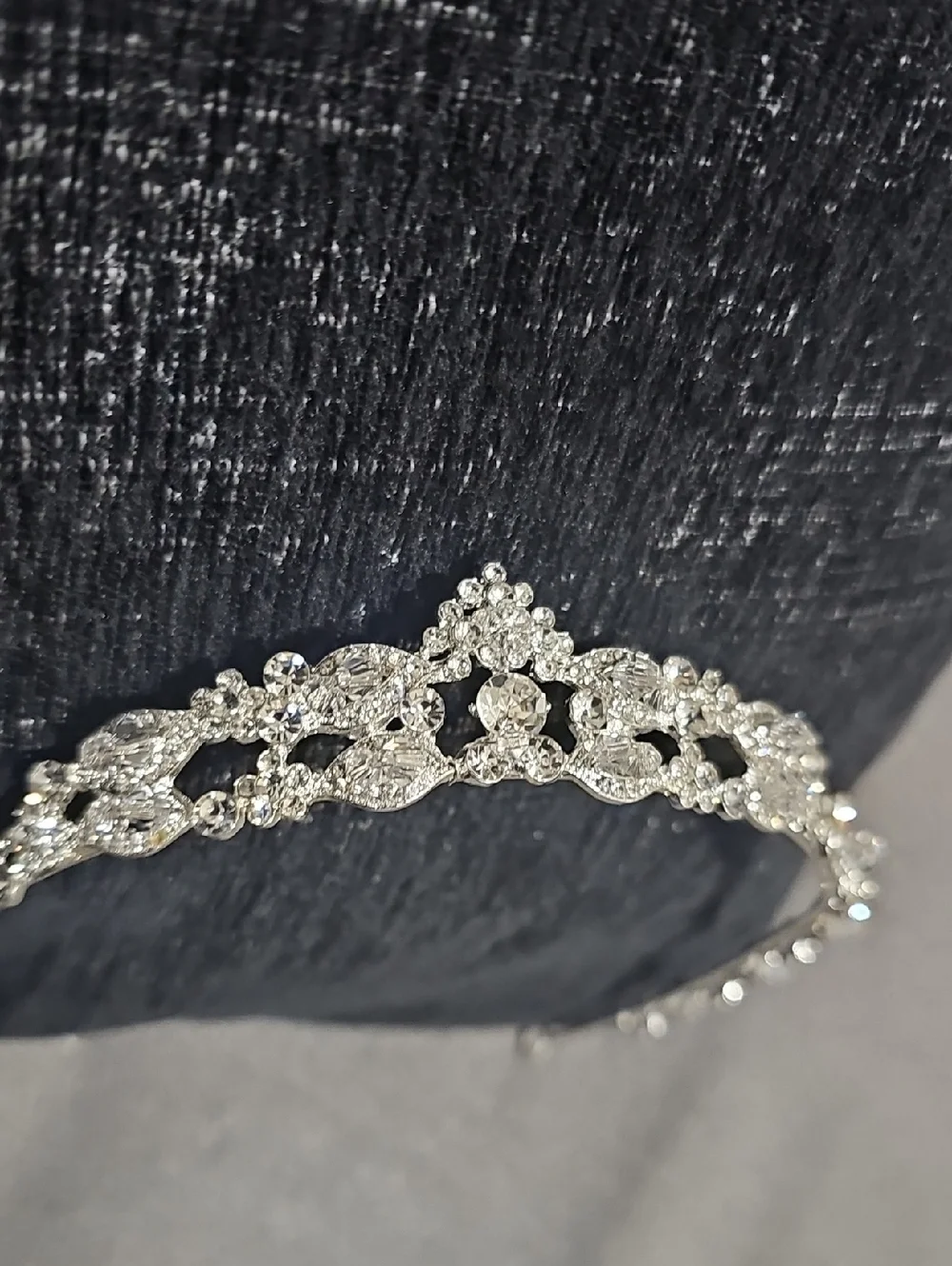 David's Bridal Tiarar Crested Crystal Embellished Head Piece Silver Tone Hair